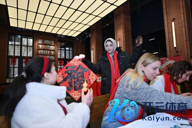 贺年新习尚 出游新“好意思丽” 春节玩法更新颖