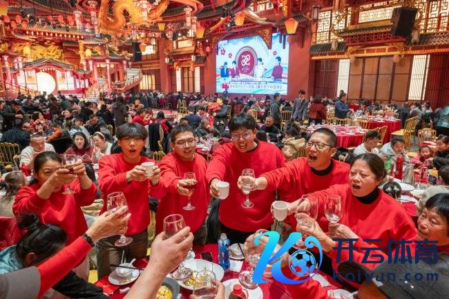 贺年新习尚 出游新“好意思丽”